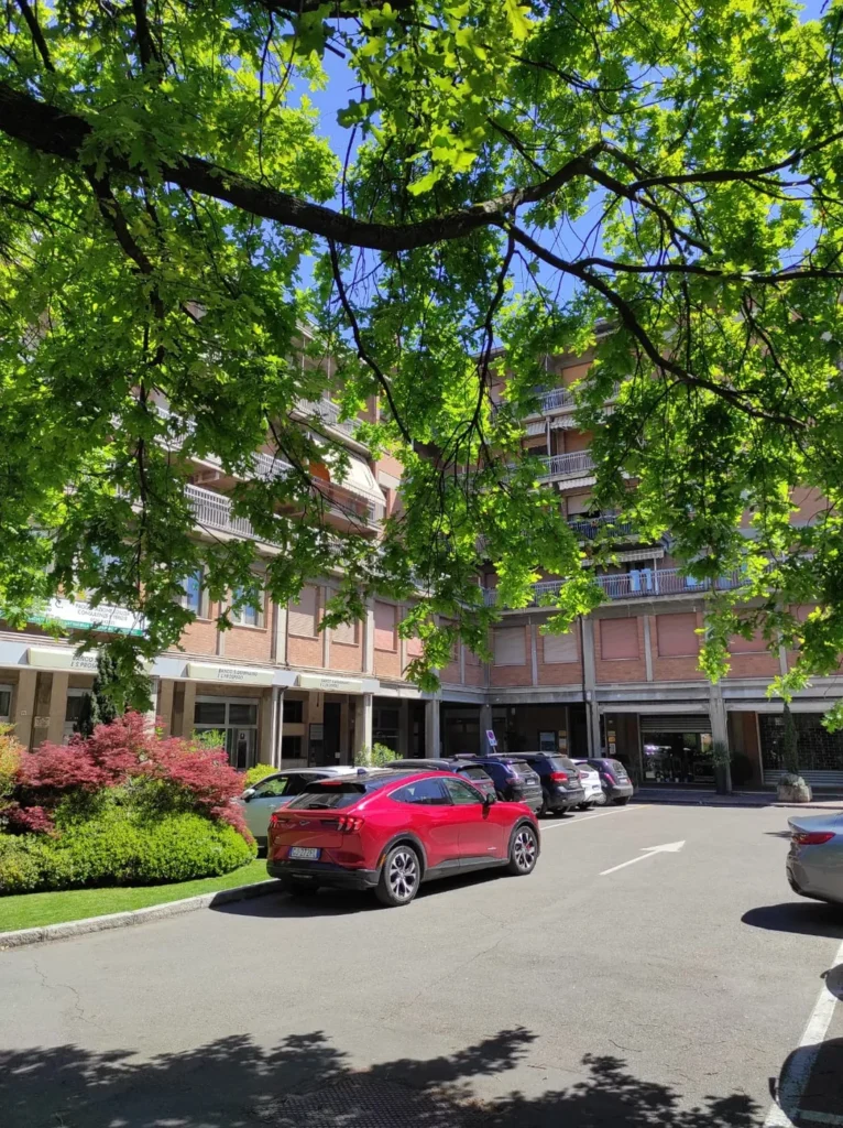 Il palazzo dello studio in via Claudia 76 a Maranello
